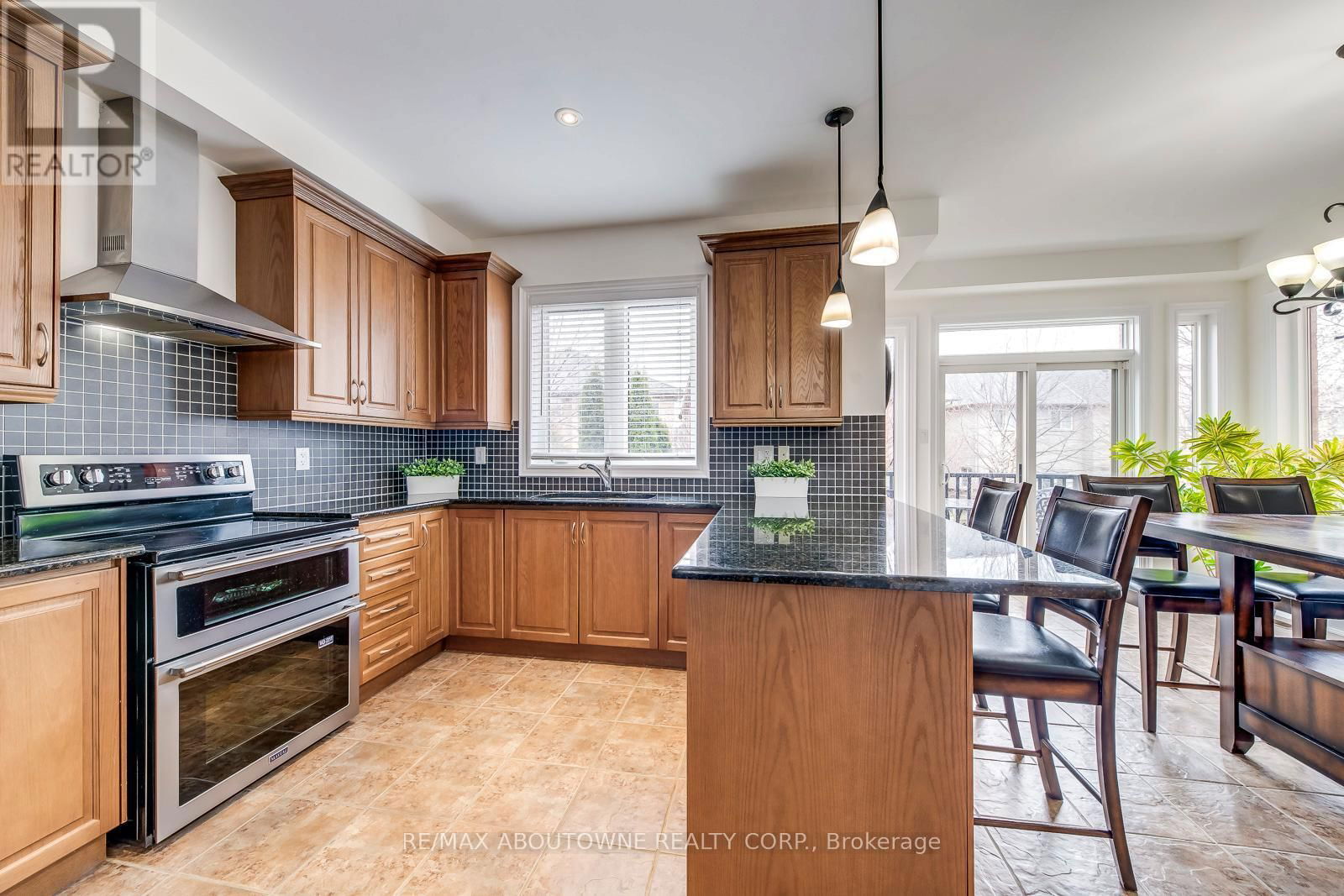 2218 HATFIELD DRIVE Image 15