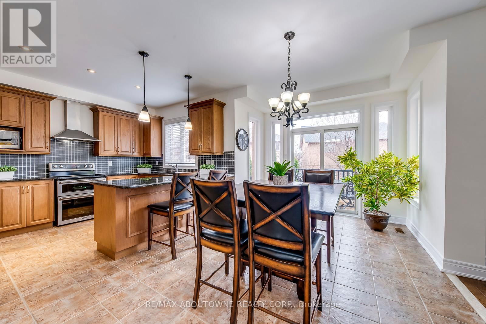 2218 HATFIELD DRIVE Image 18