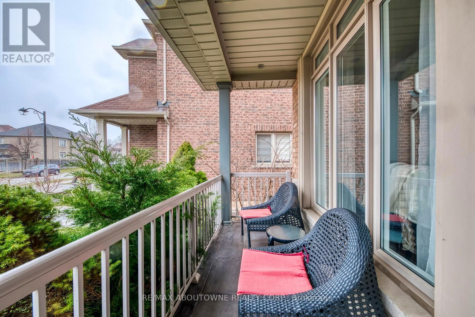 2218 HATFIELD DRIVE Image 2