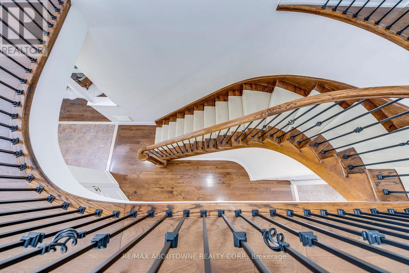 2218 HATFIELD DRIVE Image 21