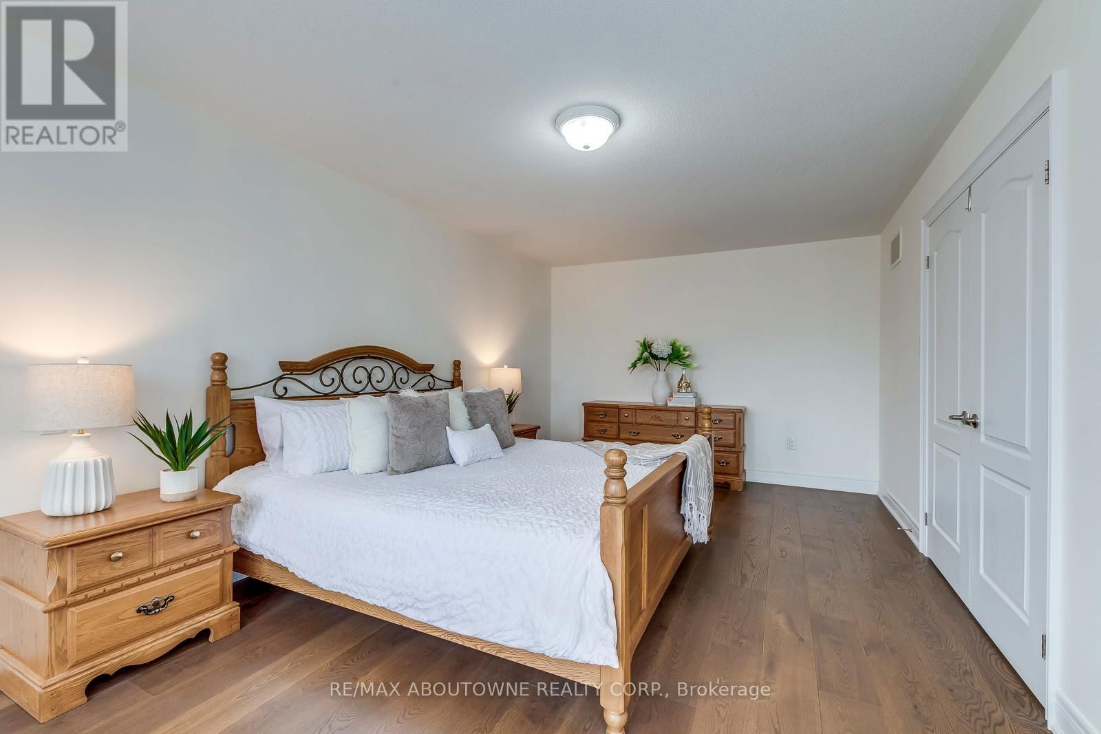 2218 HATFIELD DRIVE Image 24