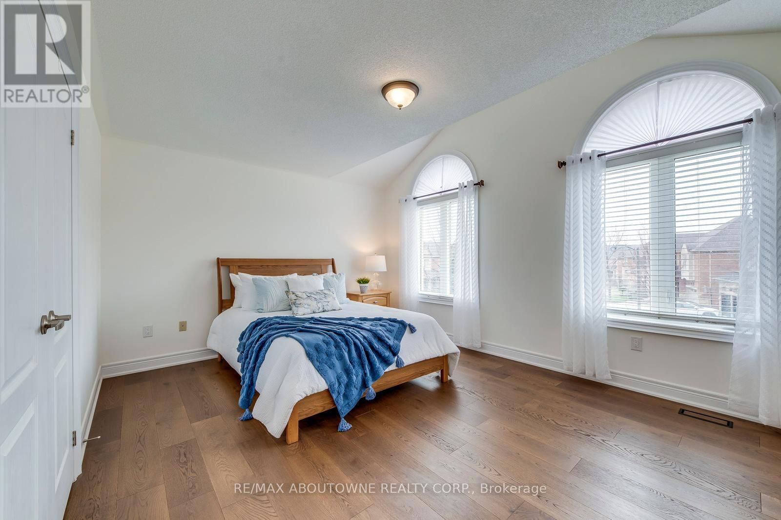 2218 HATFIELD DRIVE Image 30