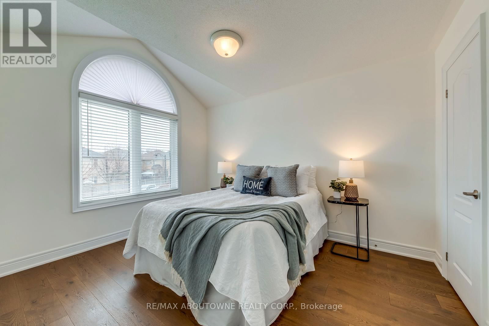 2218 HATFIELD DRIVE Image 32