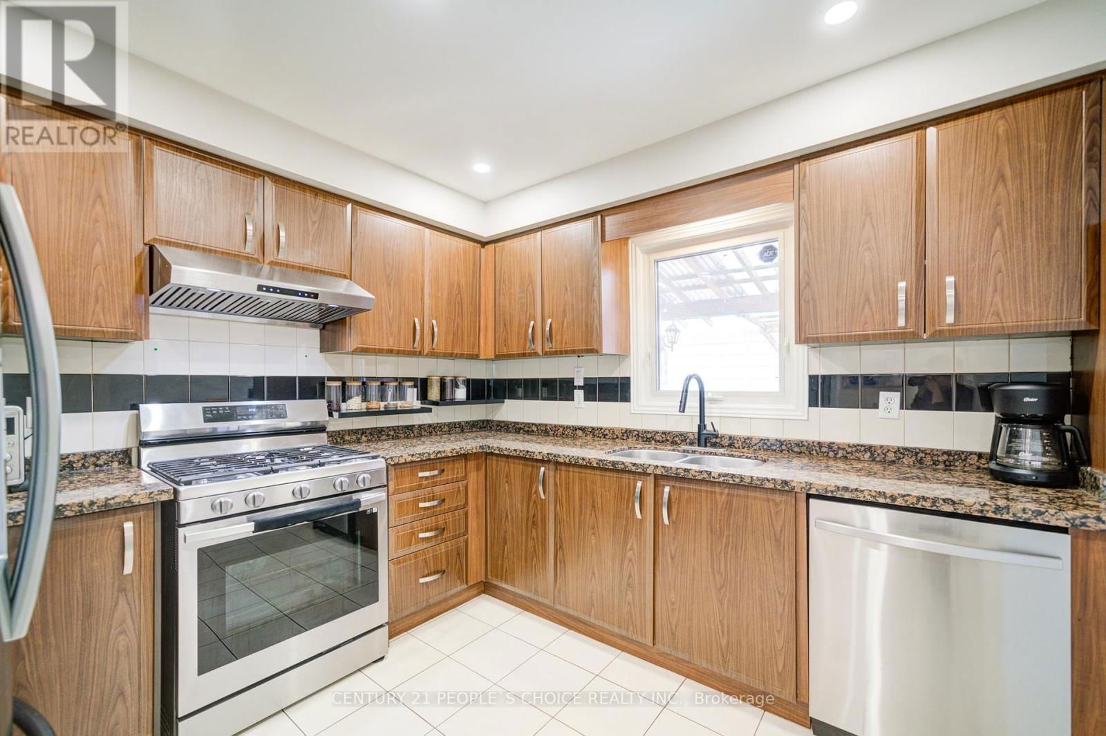 157 CINRICKBAR DRIVE Image 19