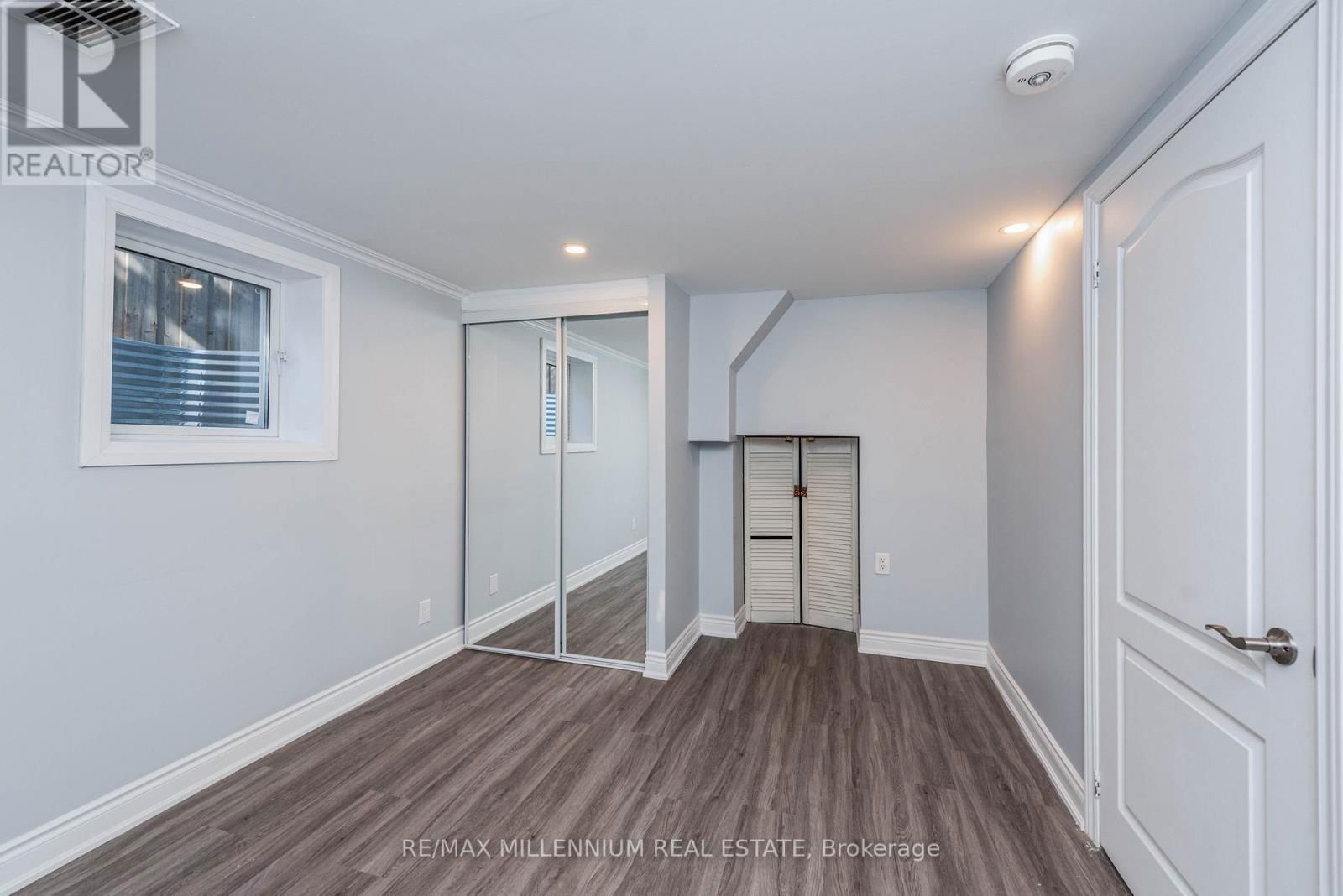 76 RAYLAWN CRESCENT Image 22