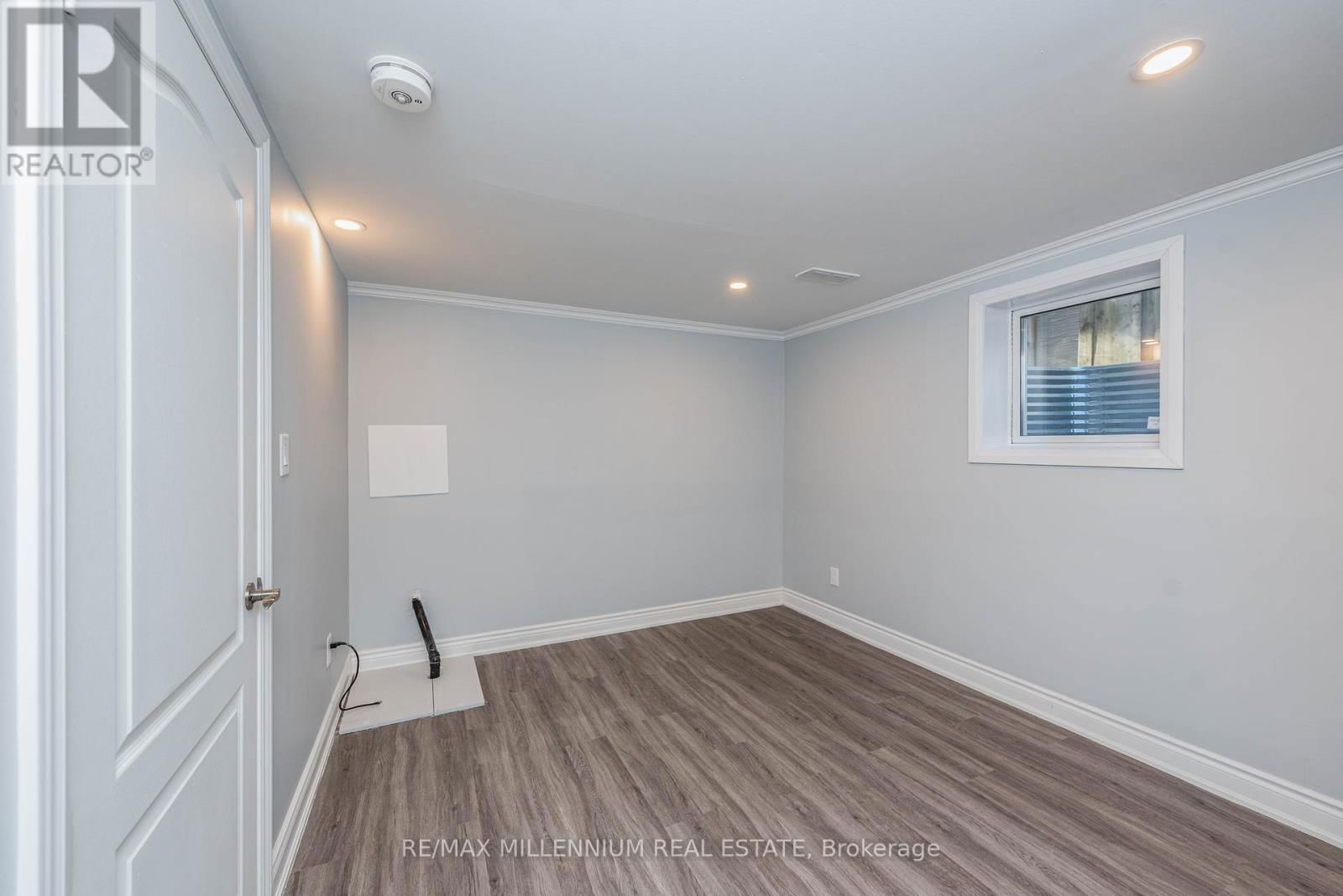 76 RAYLAWN CRESCENT Image 23