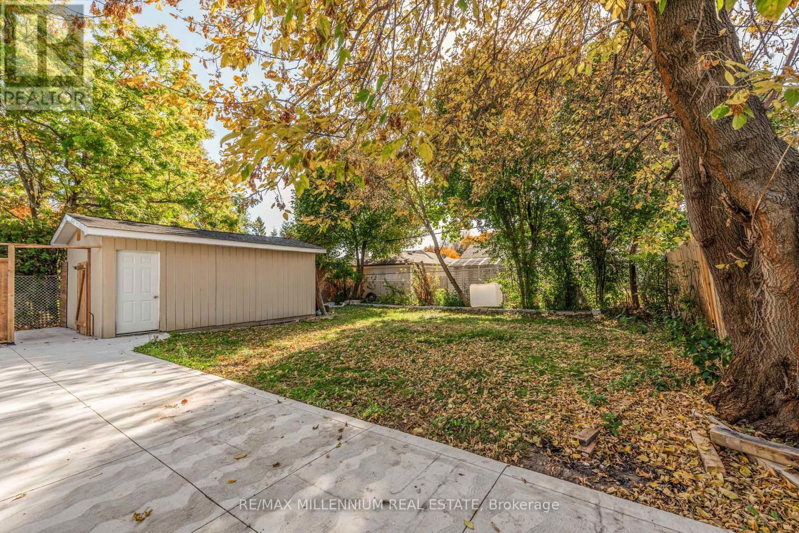 76 RAYLAWN CRESCENT Image 26