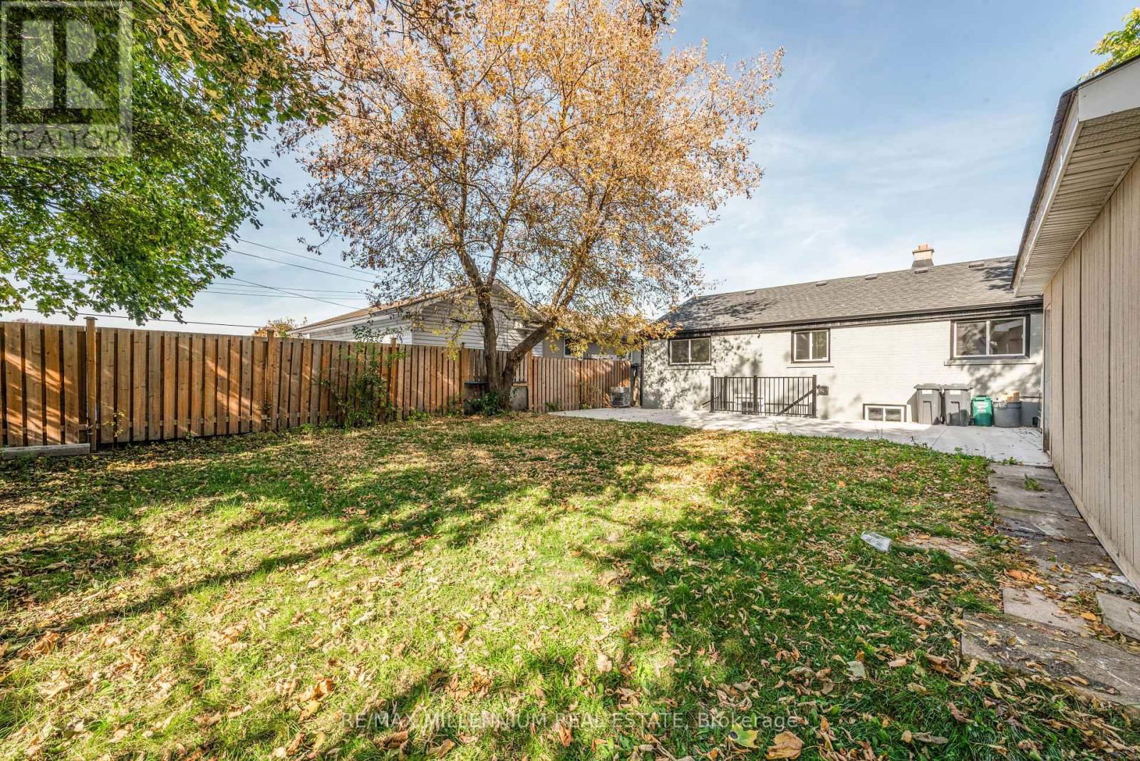76 RAYLAWN CRESCENT Image 28