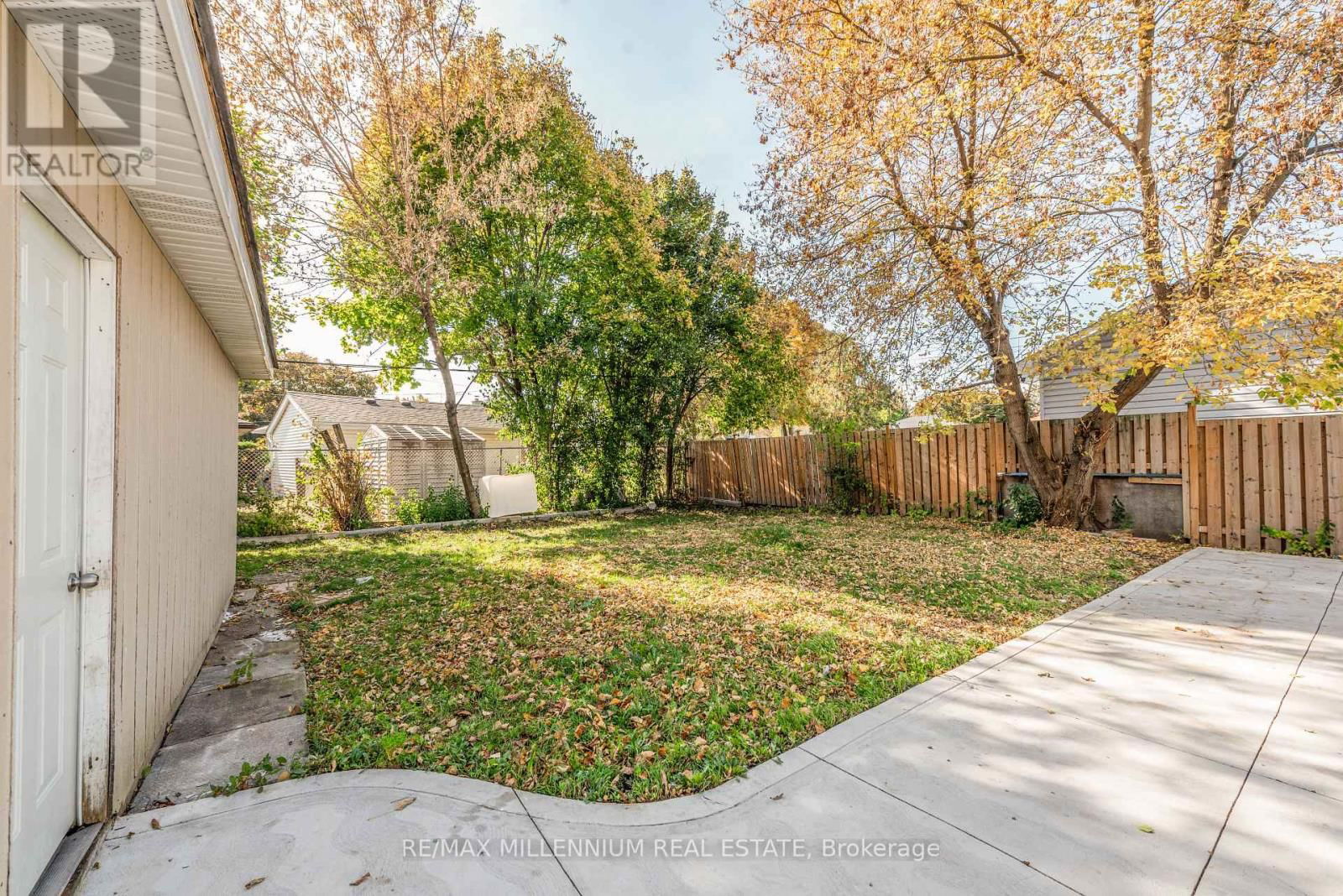 76 RAYLAWN CRESCENT Image 29