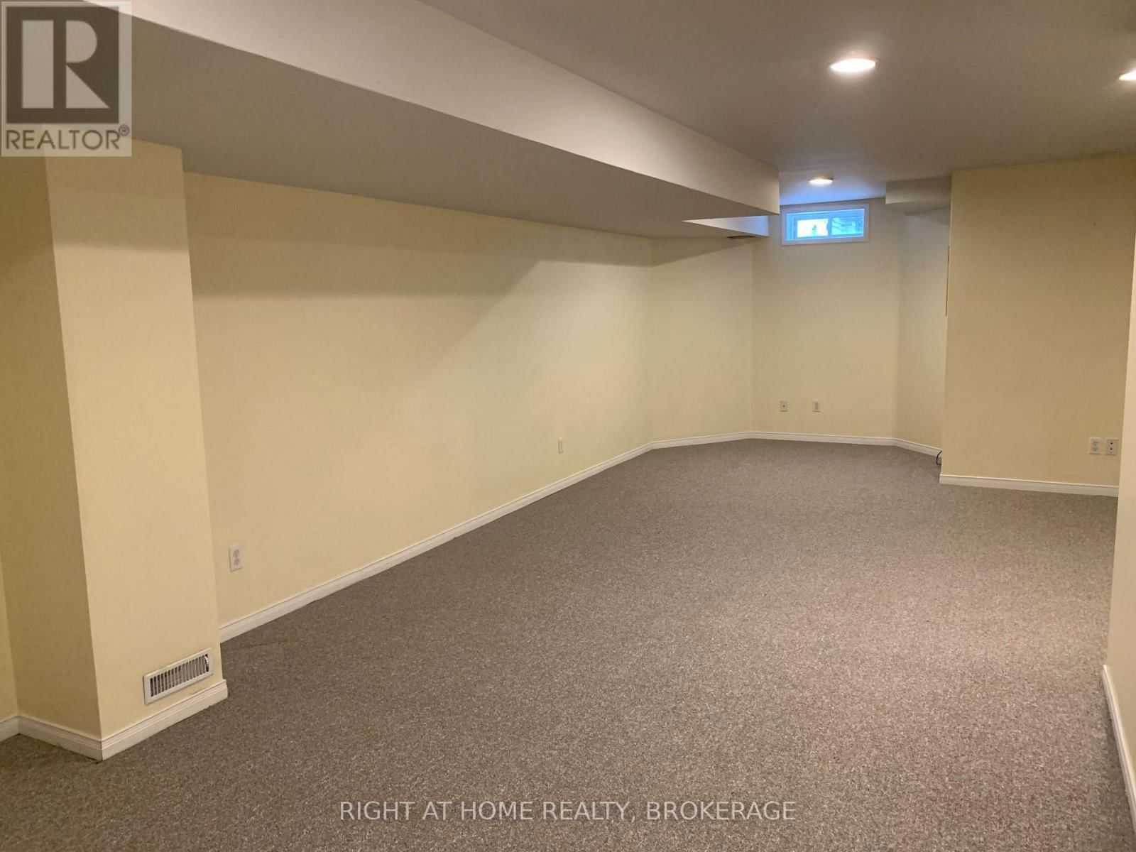 1149 TREETOP TERRACE Image 22