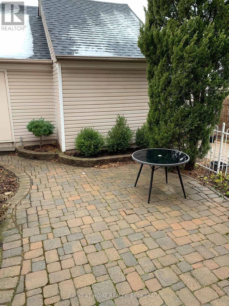 1149 TREETOP TERRACE Image 23