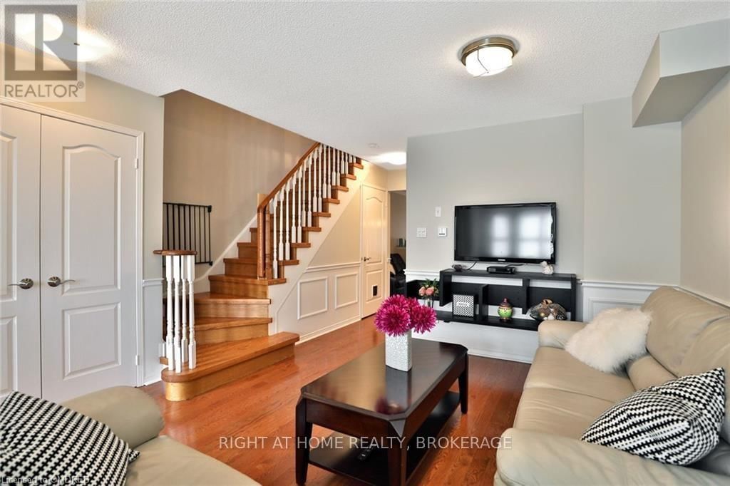 1149 TREETOP TERRACE Image 3