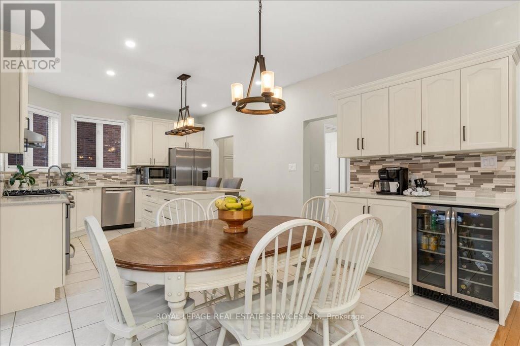 2483 SUNNYHURST CLOSE Image 11
