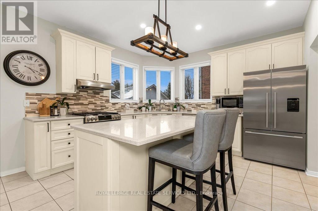 2483 SUNNYHURST CLOSE Image 12