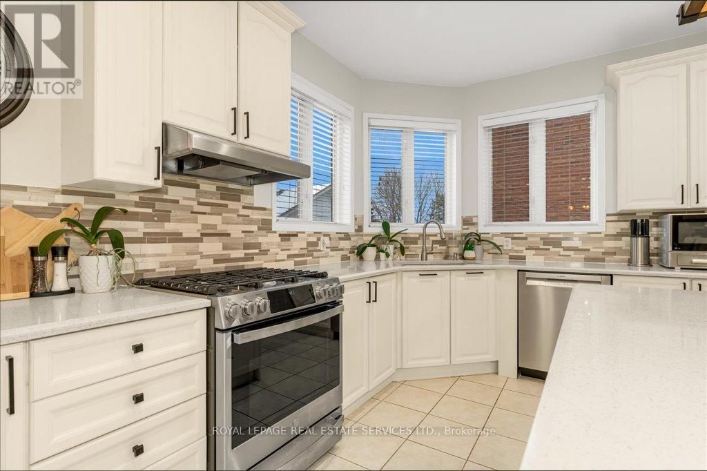2483 SUNNYHURST CLOSE Image 13