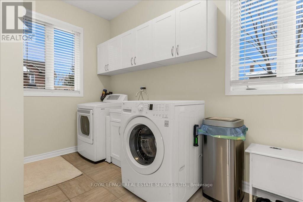 2483 SUNNYHURST CLOSE Image 15