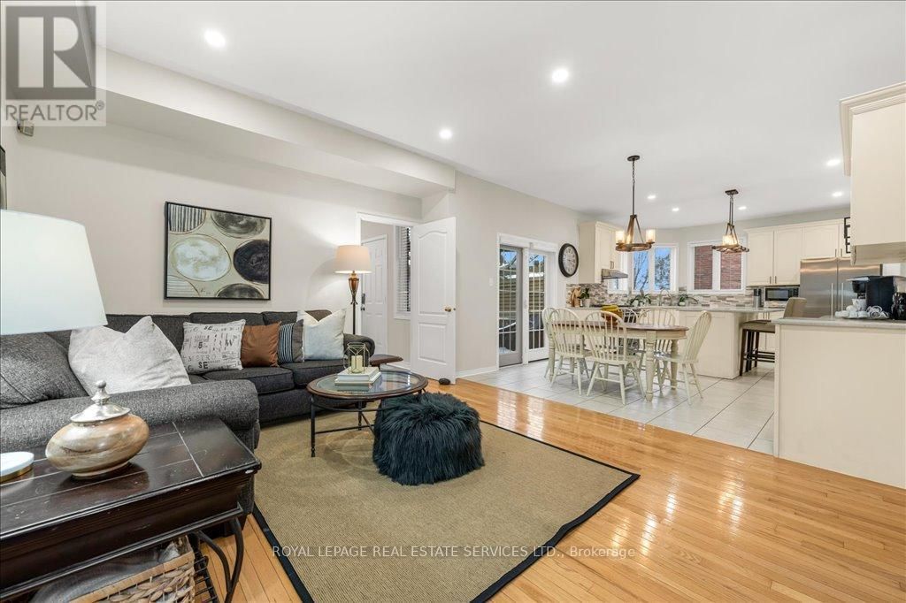 2483 SUNNYHURST CLOSE Image 2