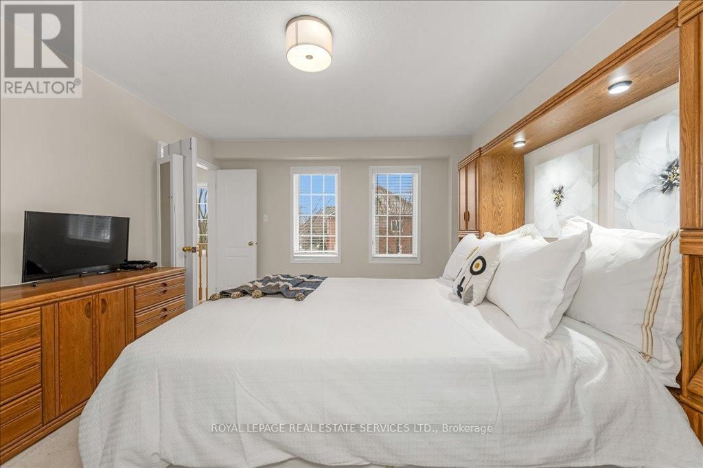 2483 SUNNYHURST CLOSE Image 24