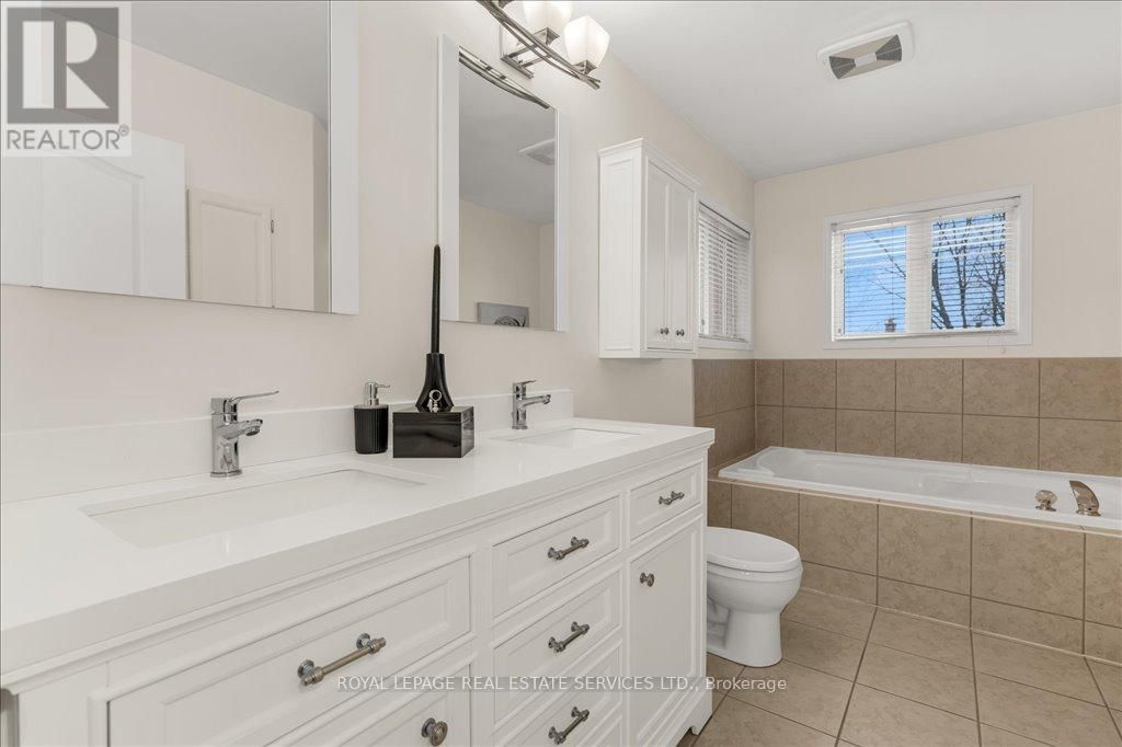 2483 SUNNYHURST CLOSE Image 25