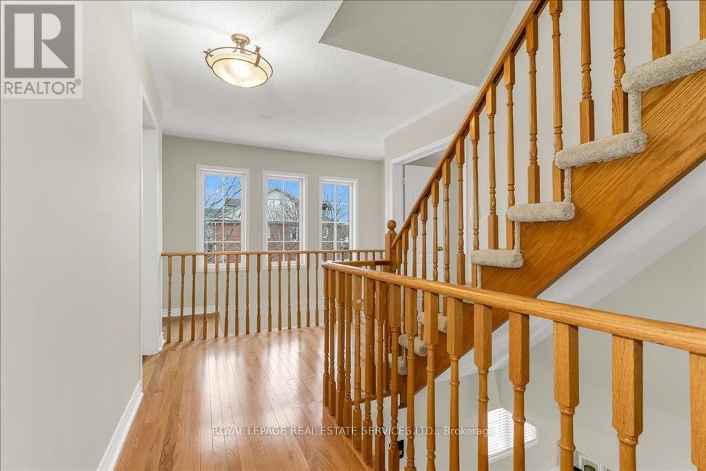 2483 SUNNYHURST CLOSE Image 26