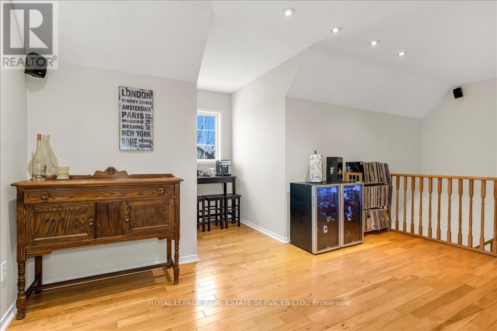 2483 SUNNYHURST CLOSE Image 28
