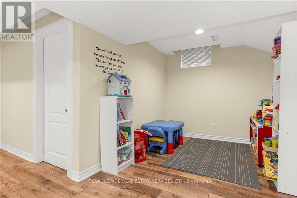 2483 SUNNYHURST CLOSE Image 32