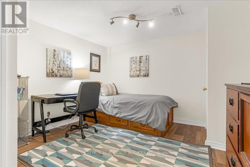 2483 SUNNYHURST CLOSE Image 33