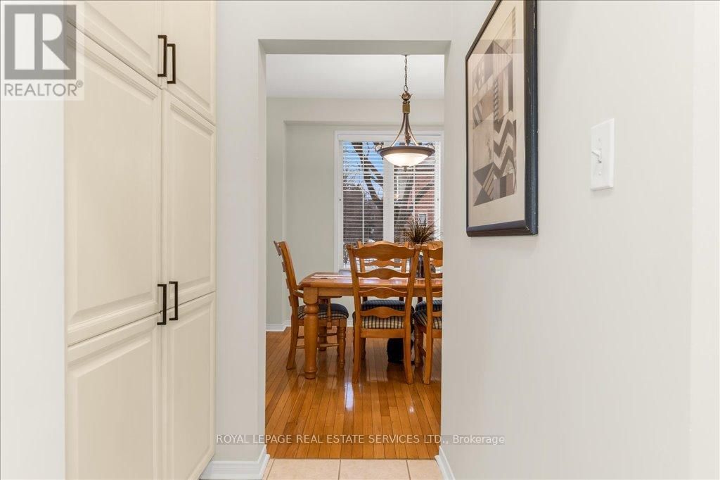 2483 SUNNYHURST CLOSE Image 7