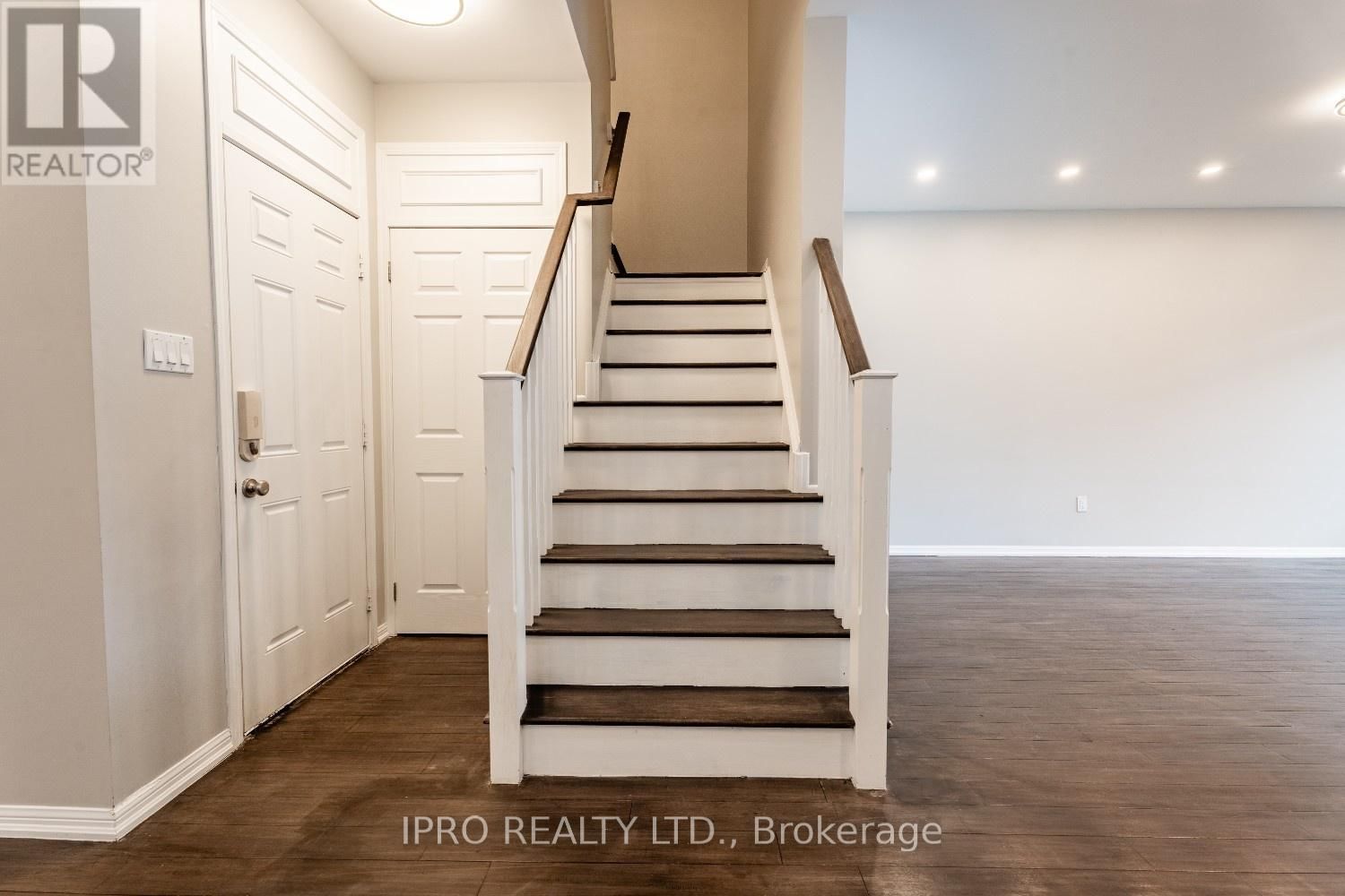1136 SOLOMON COURT Image 13