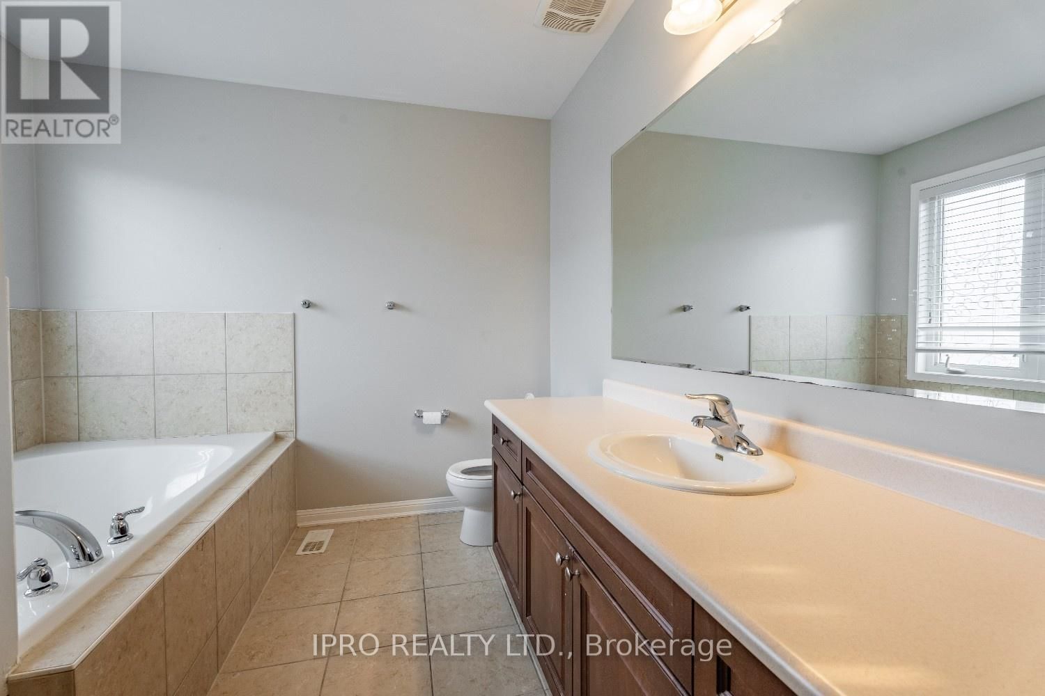 1136 SOLOMON COURT Image 17