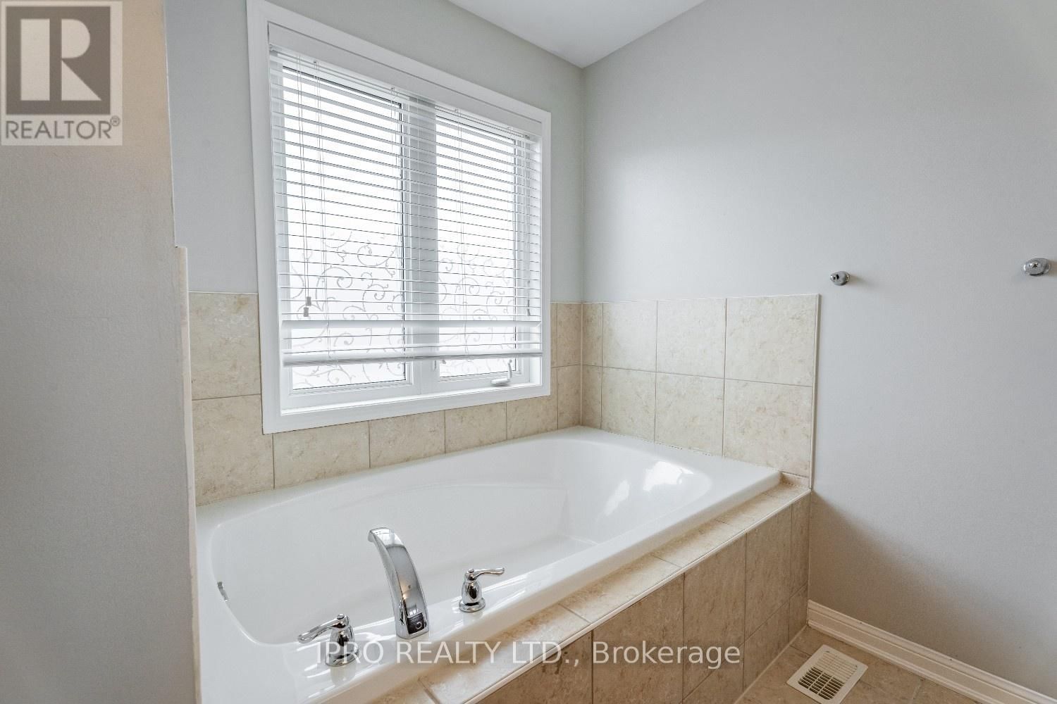 1136 SOLOMON COURT Image 18