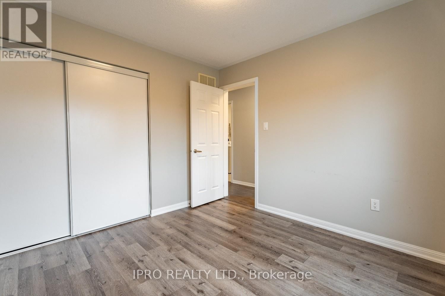 1136 SOLOMON COURT Image 24