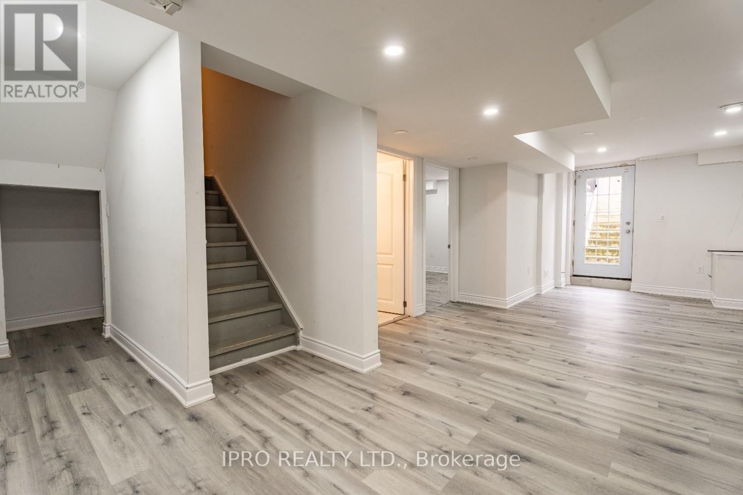 1136 SOLOMON COURT Image 29