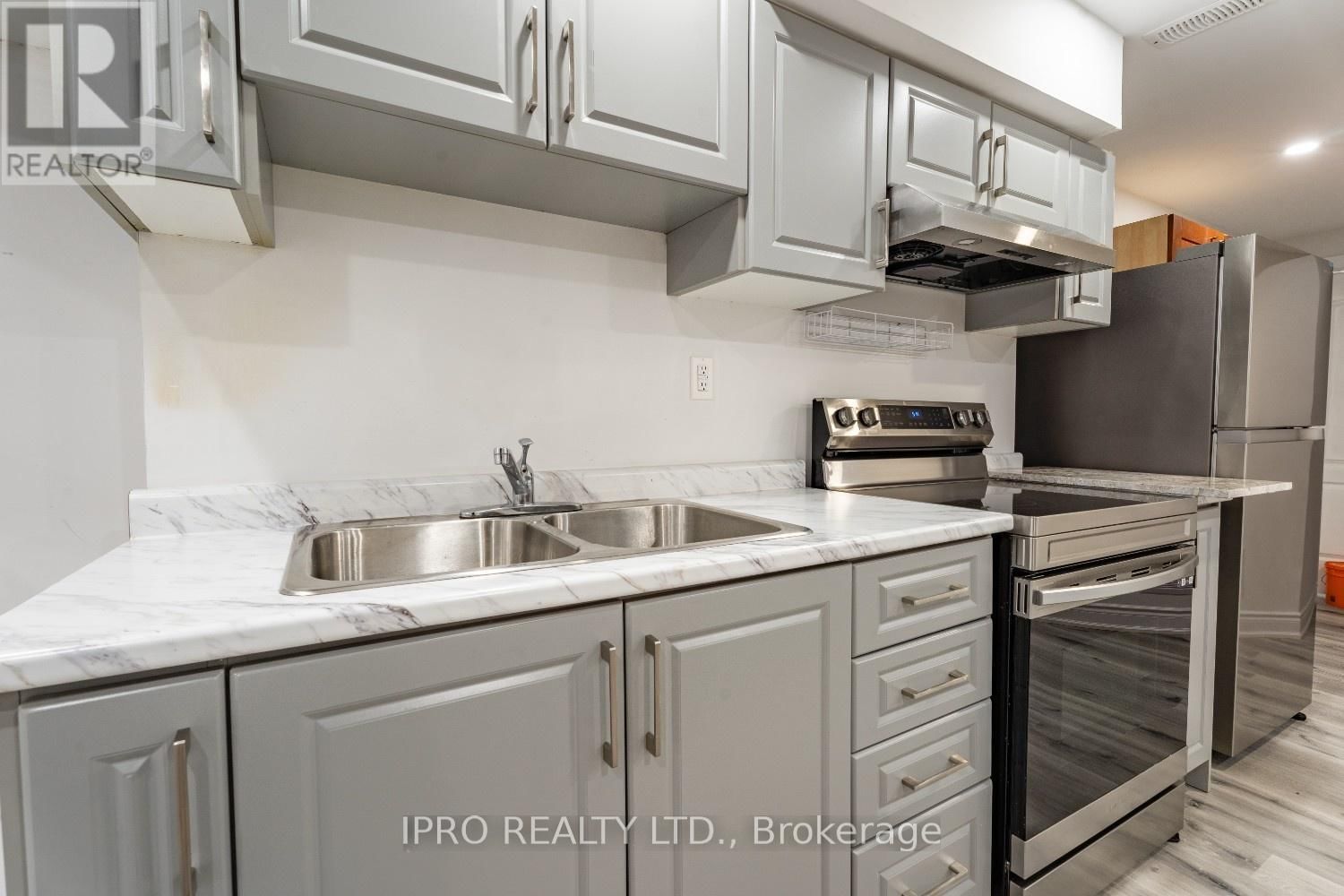 1136 SOLOMON COURT Image 32