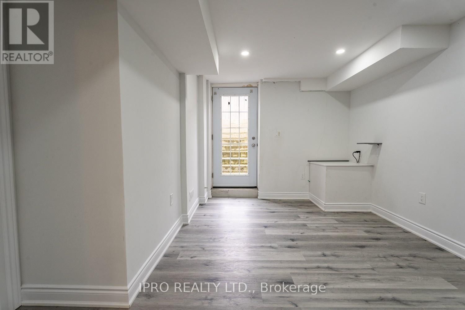 1136 SOLOMON COURT Image 35