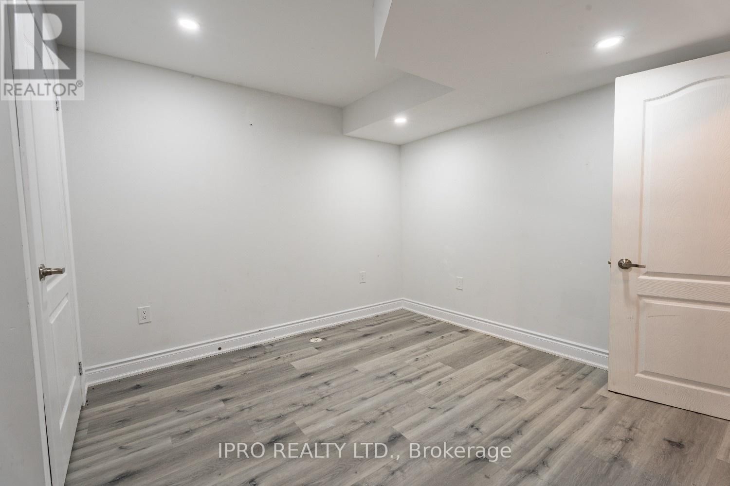 1136 SOLOMON COURT Image 37