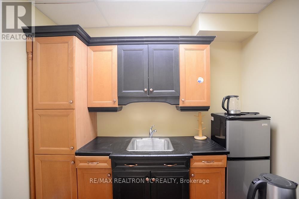 1586 EGLINTON AVENUE WEST Image 14