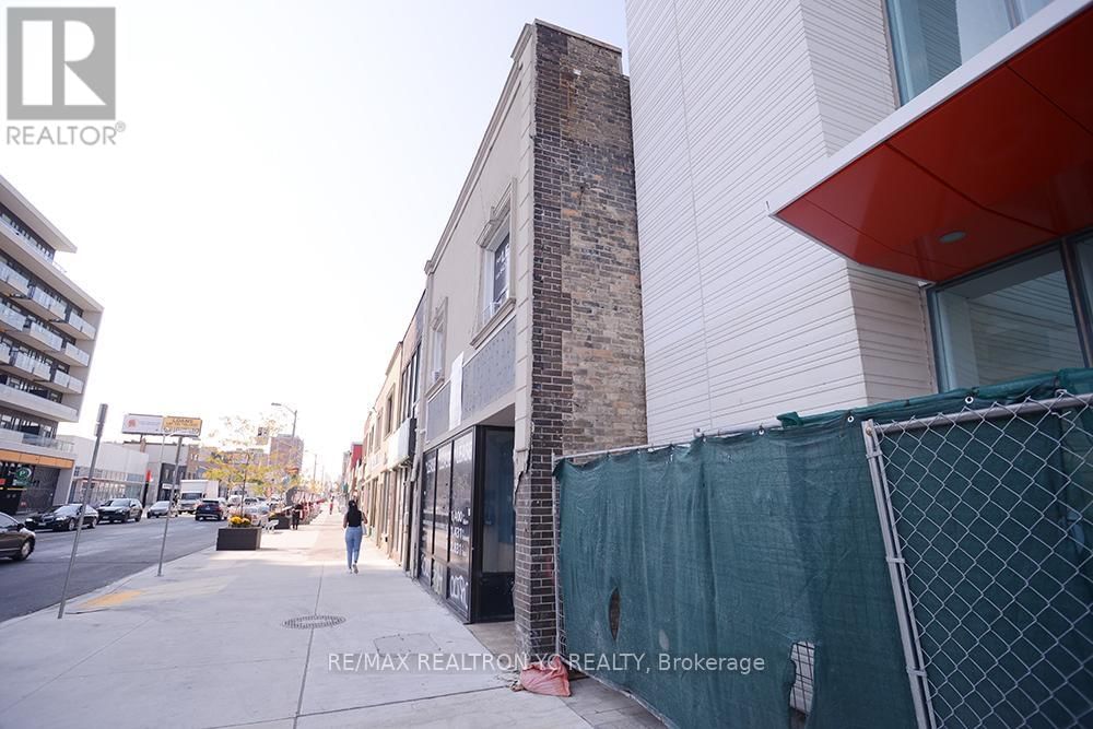 1586 EGLINTON AVENUE WEST Image 3