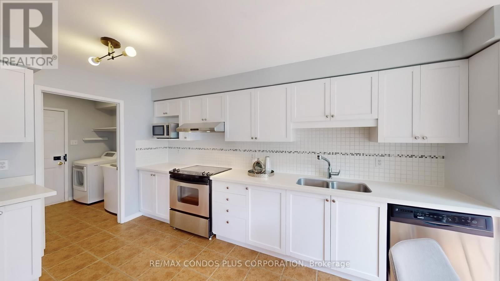 42 - 1290 HERITAGE WAY Image 12