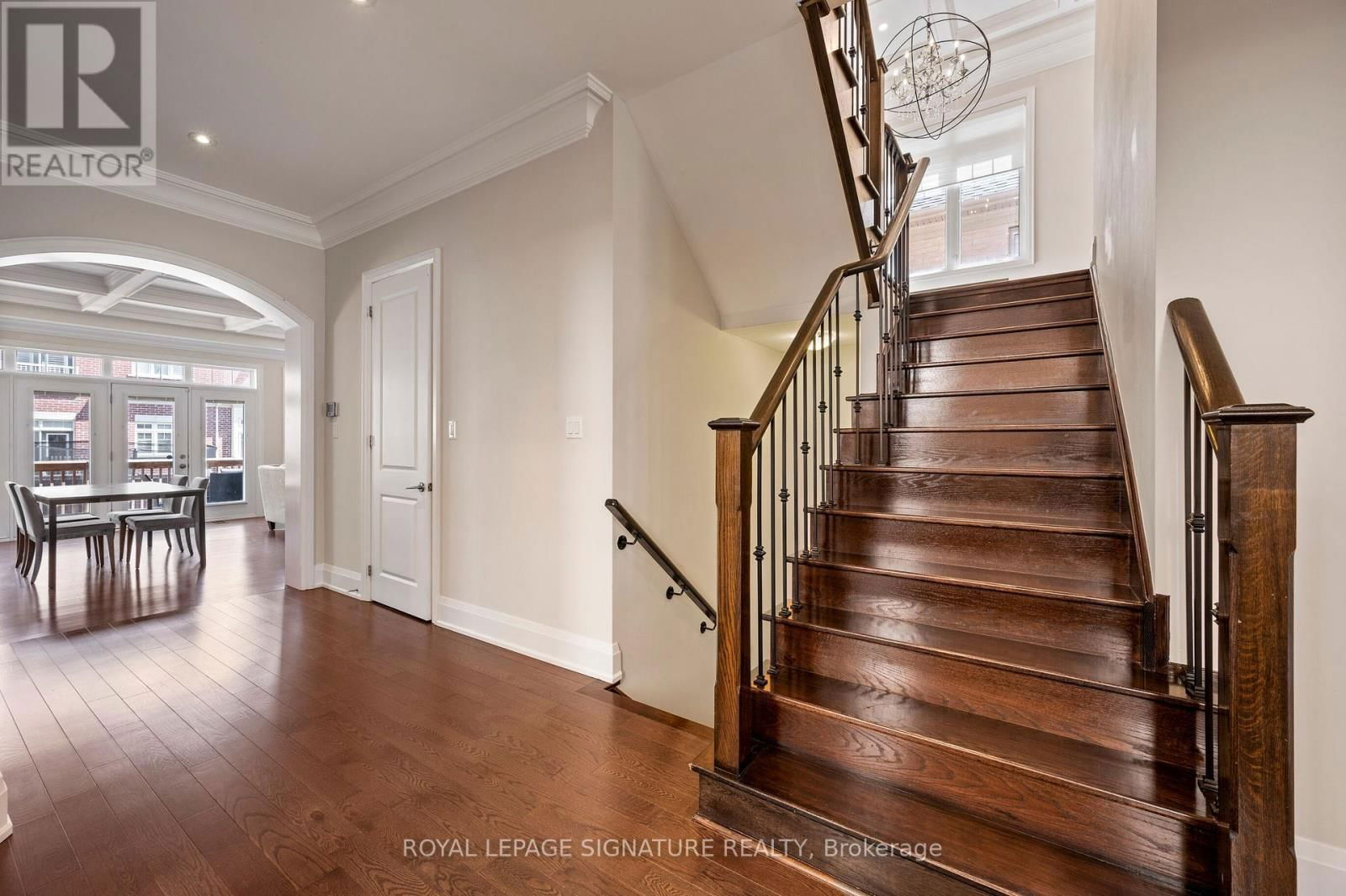 11 NATURAL TERRACE Image 18