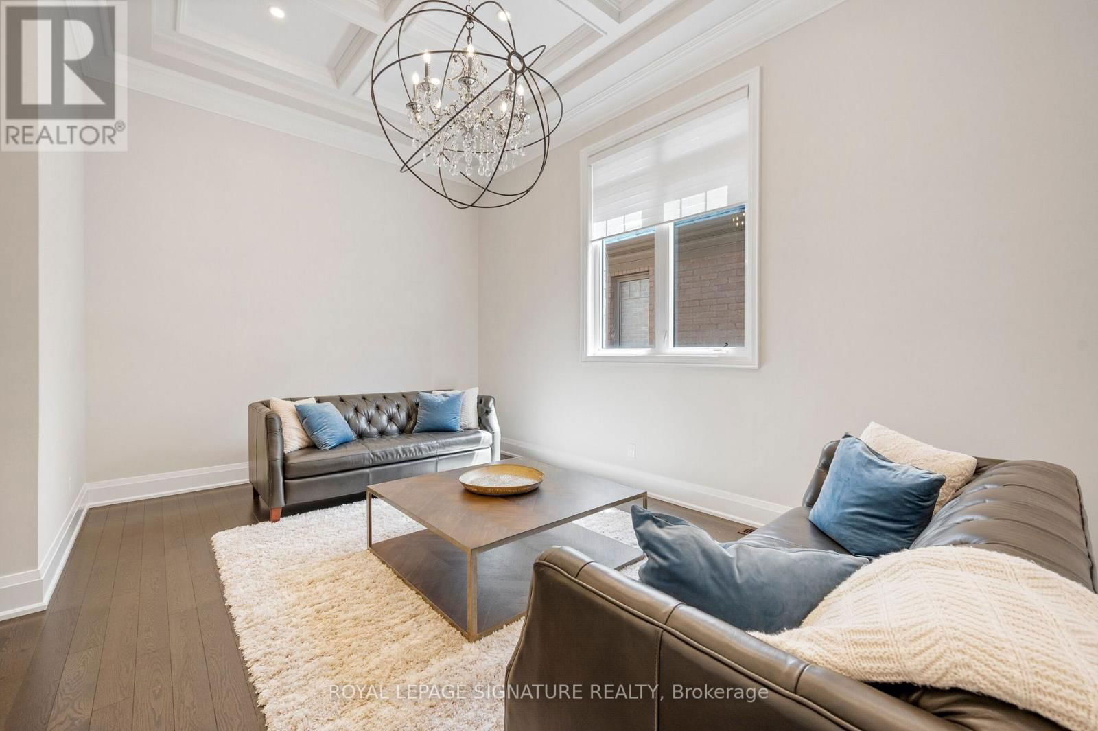 11 NATURAL TERRACE Image 19