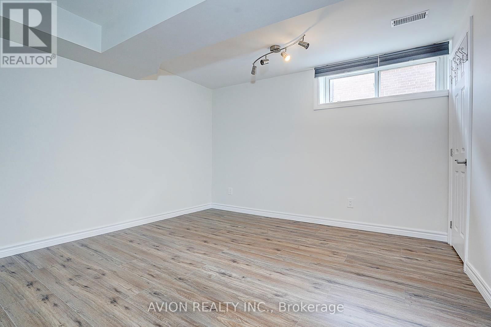 3171 GOLDEN ORCHARD DRIVE Image 32