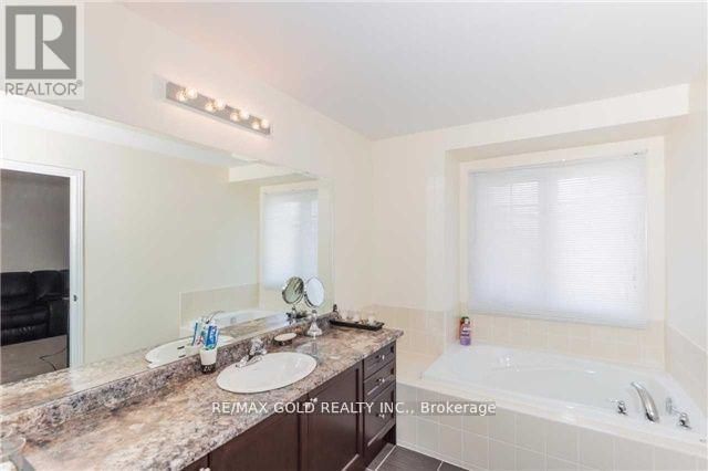 124 INSPIRE BOULEVARD Image 8