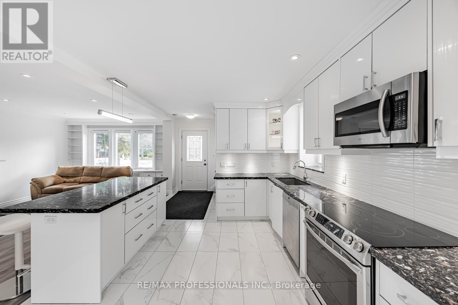 228 THE KINGSWAY Image 11