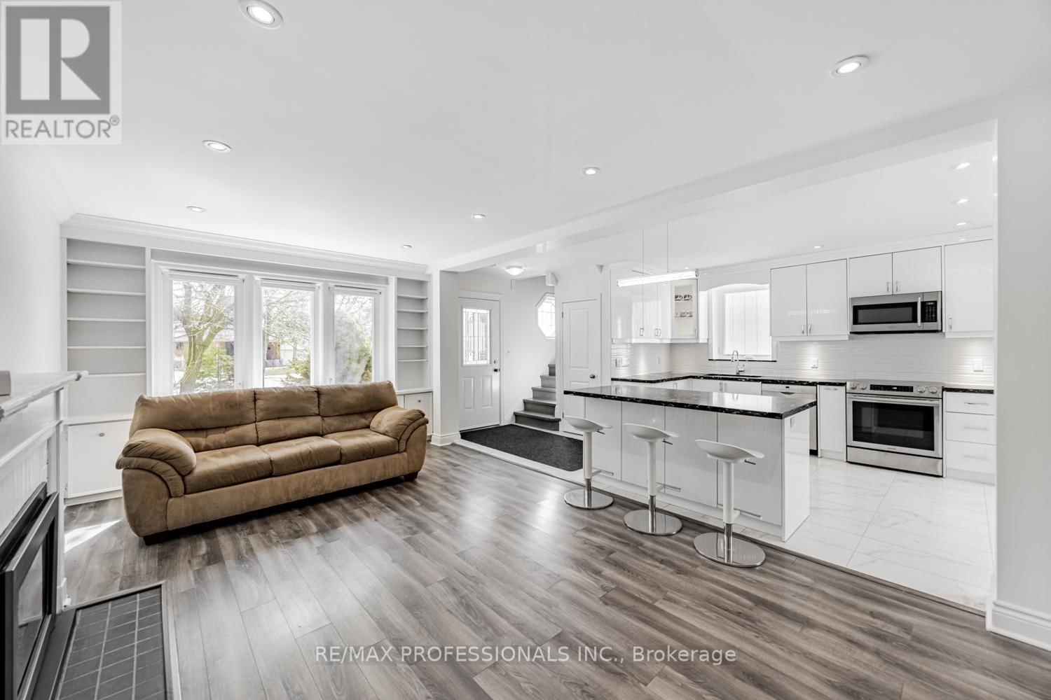 228 THE KINGSWAY Image 15