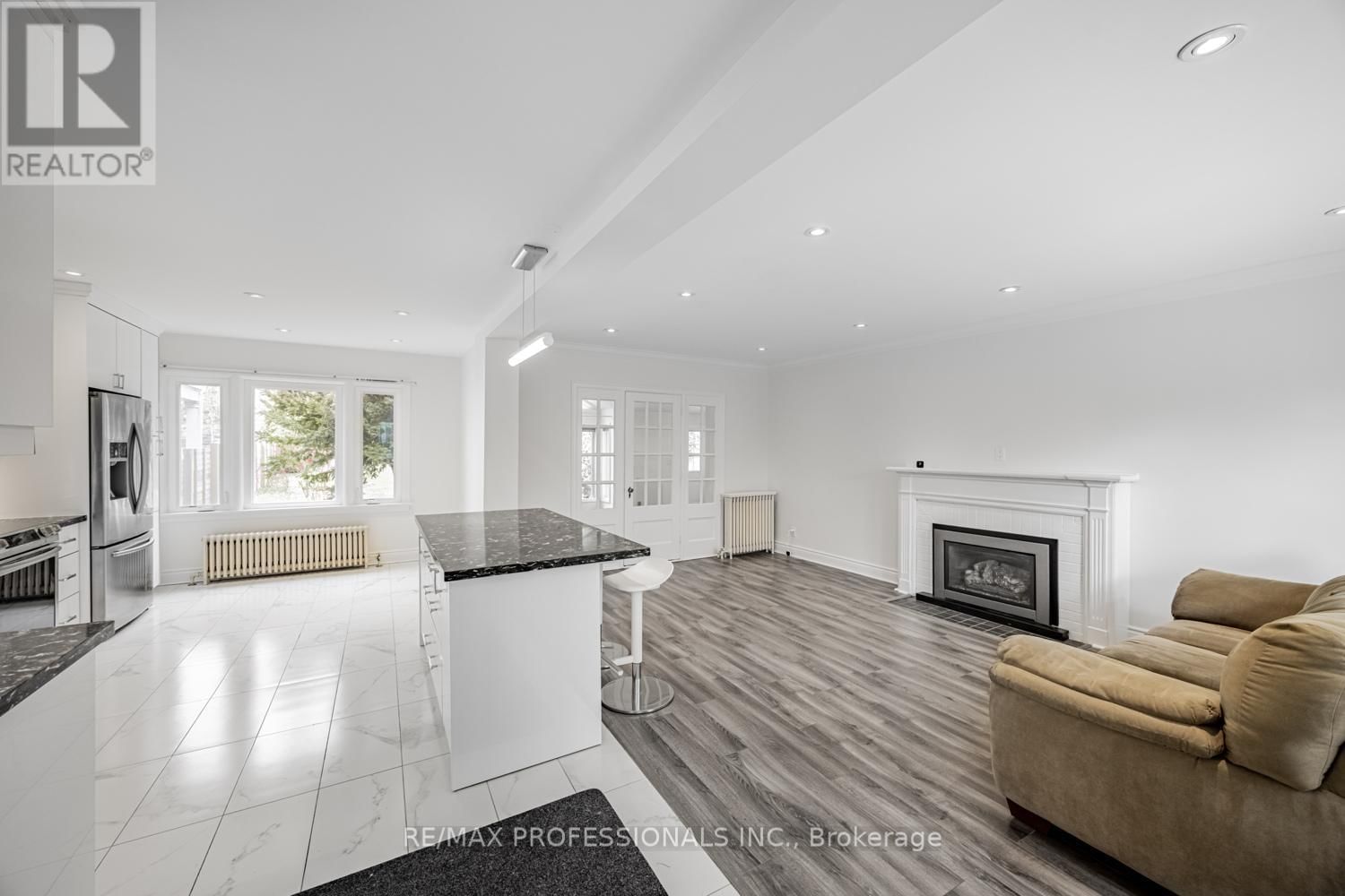 228 THE KINGSWAY Image 16