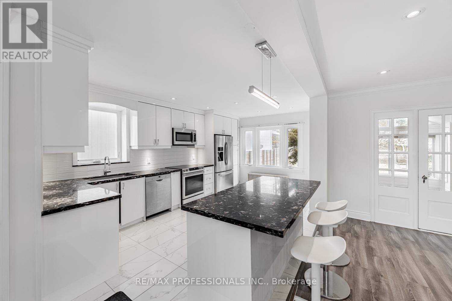 228 THE KINGSWAY Image 9
