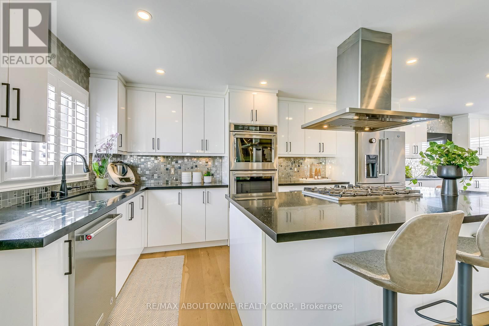 322 MARY STREET Image 11