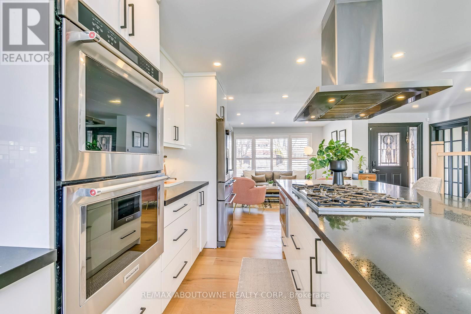 322 MARY STREET Image 12
