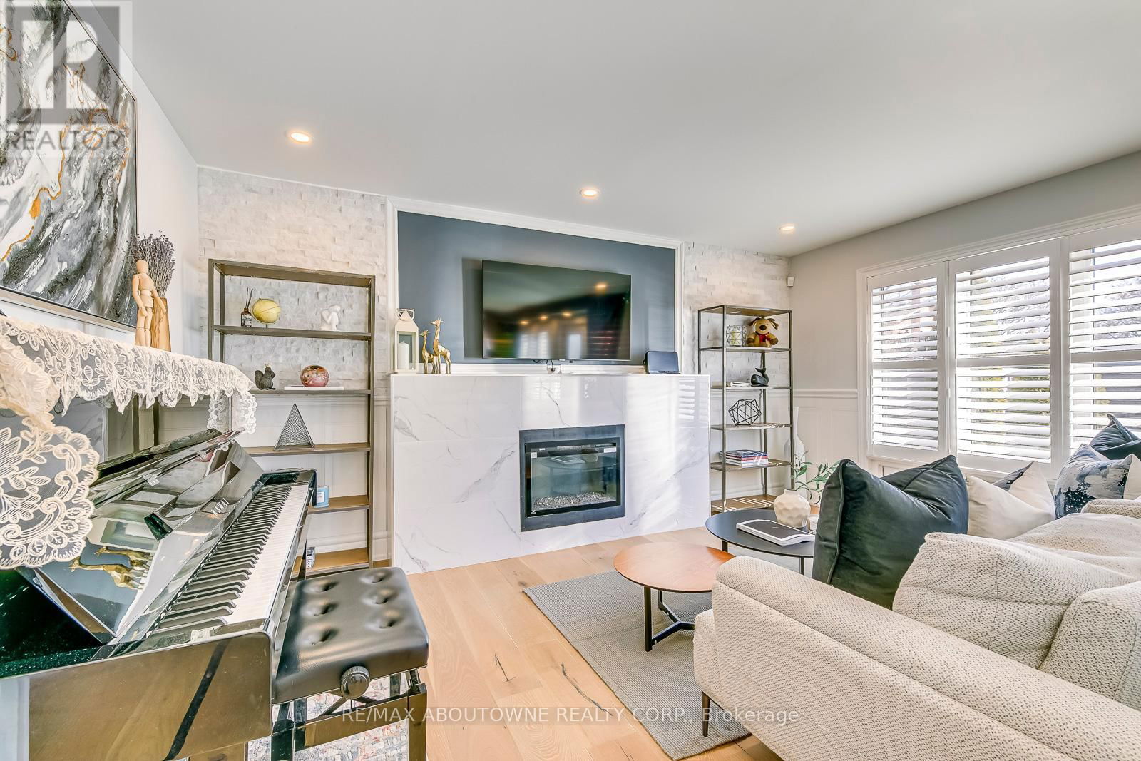 322 MARY STREET Image 17